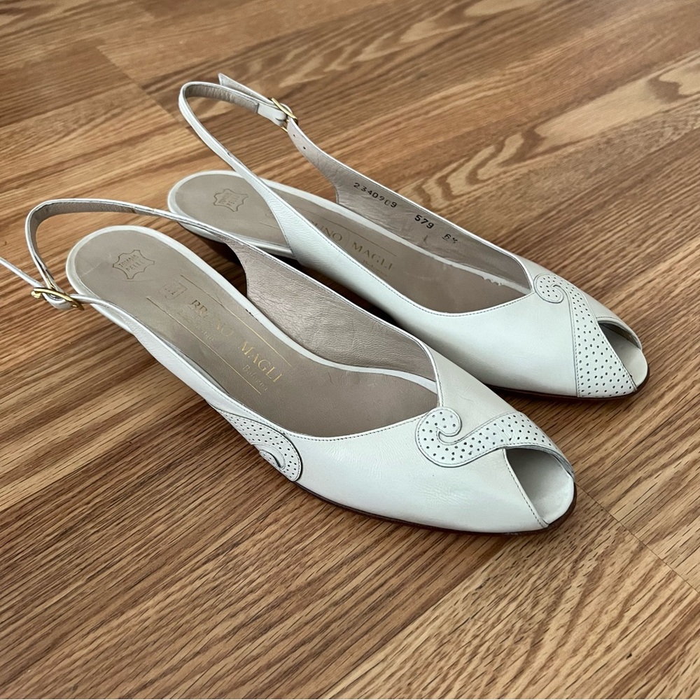 Bruno Magli low sling‎ back ivory leather 1.5” heels size 6.5 AA